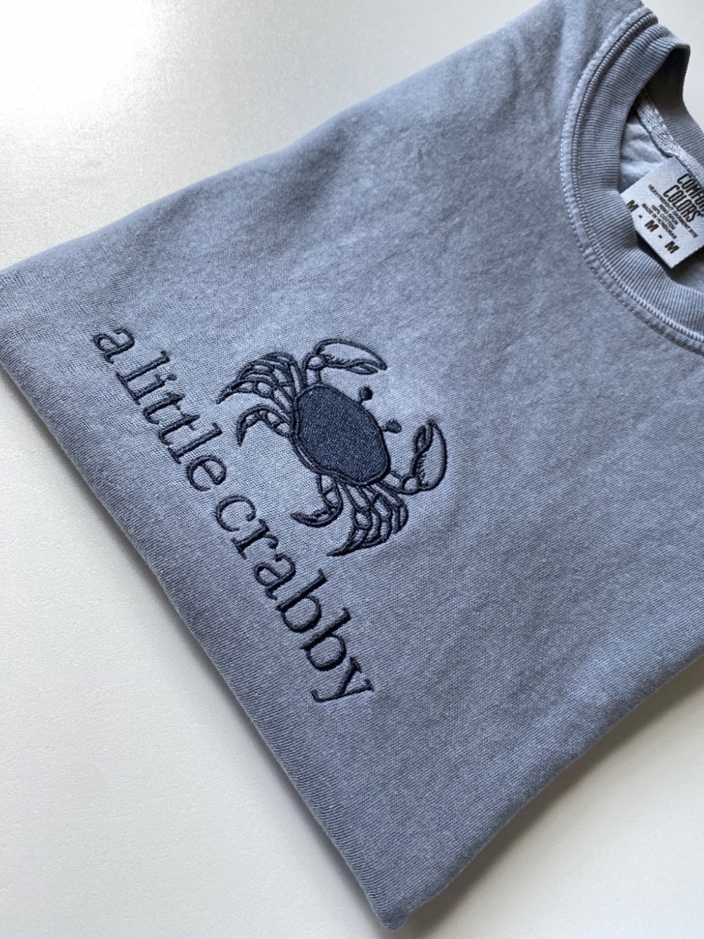 Embroidered coastal crab design - Picture 2 of 7